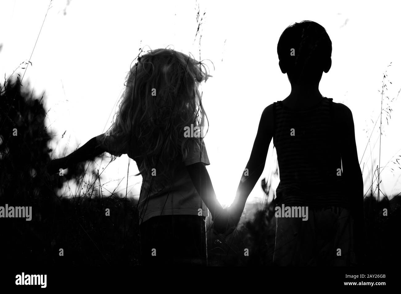 Boy And Girl Holding Hands Silhouette Banque D Image Et Photos Alamy