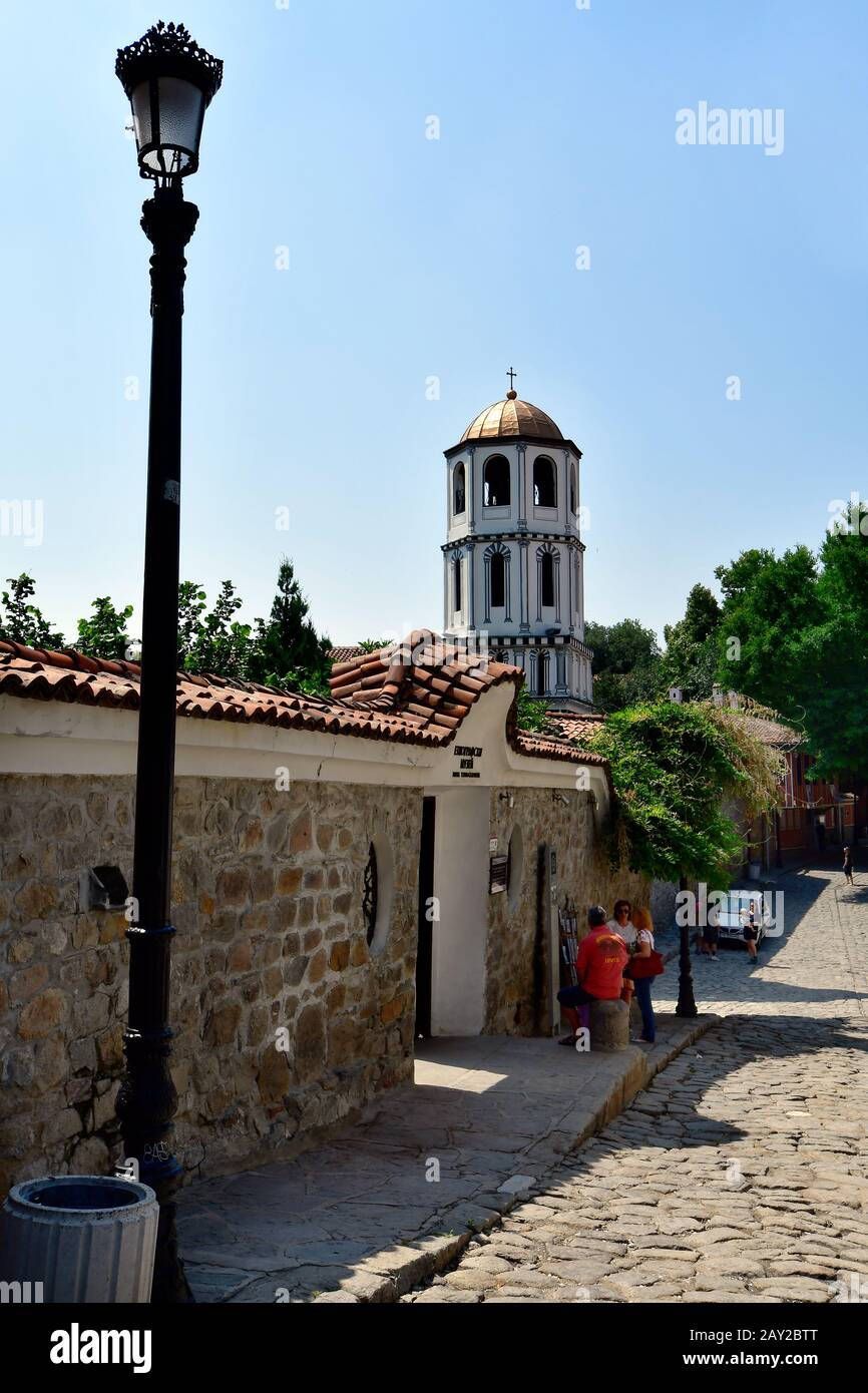 Plovdiv, Bulgarie - 08 juin 2018 : des personnes non identifiées en visitant la cathédrale de l'Assomption dans le quartier de la vieille ville, alias Staria Grad, la ville est devenue l'Europe Banque D'Images