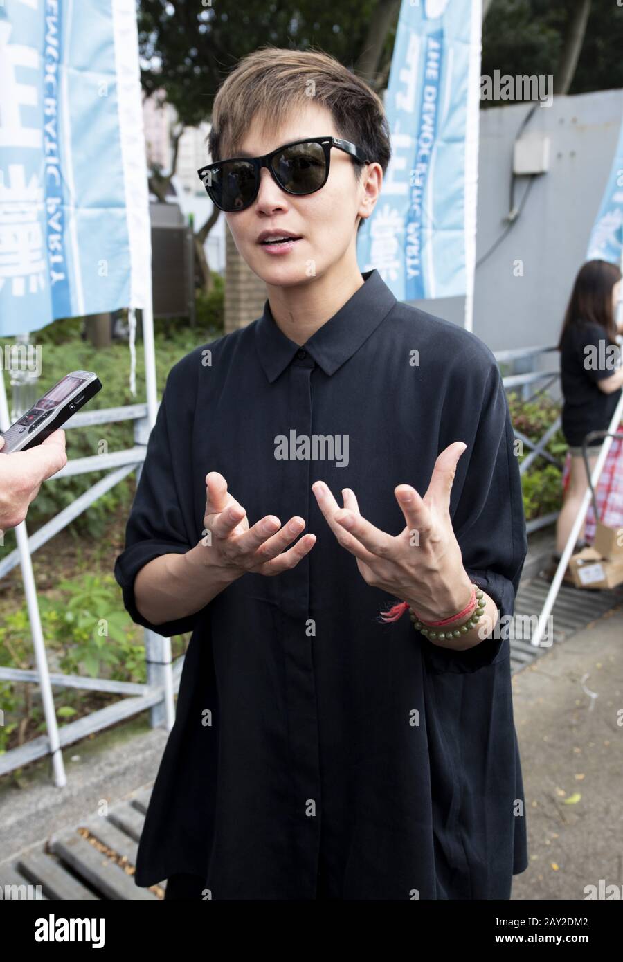 16 juin 2019, Hong Kong, Hong Kong SAR, CHINE : la chanteuse Denise Ho se joint à la manifestation. Denise Ho, chanteuse de Cantoop et militante sociale de Pro-démocratie, est inscrite au noir par le Parti communiste chinois (PCC) Qu'Elle joint mille manifestants à mars à Hong Kong contre le projet de loi d'extradition déposé par le chef de l'exécutif Carrie Lam. La suspension du projet de loi ne s'arrête pas en mars. (Image De Crédit : © Jayne Russell/Zuma Wire) Banque D'Images