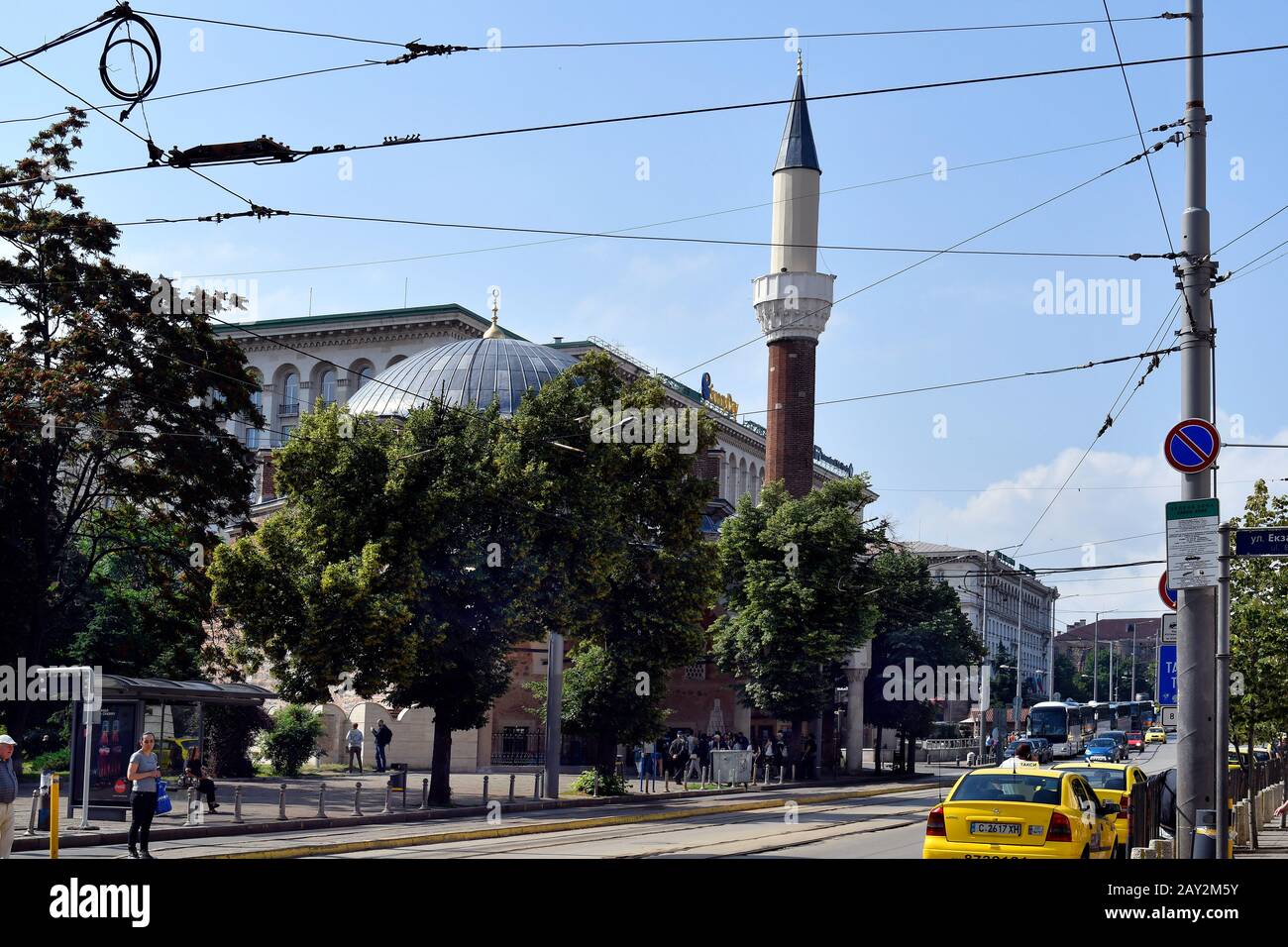 Sofia, Bulgarie - 16 juin 2018 : personnes non identifiées à la mosquée Banya Bashi, la plus grande mosquée de Bulgarie Banque D'Images
