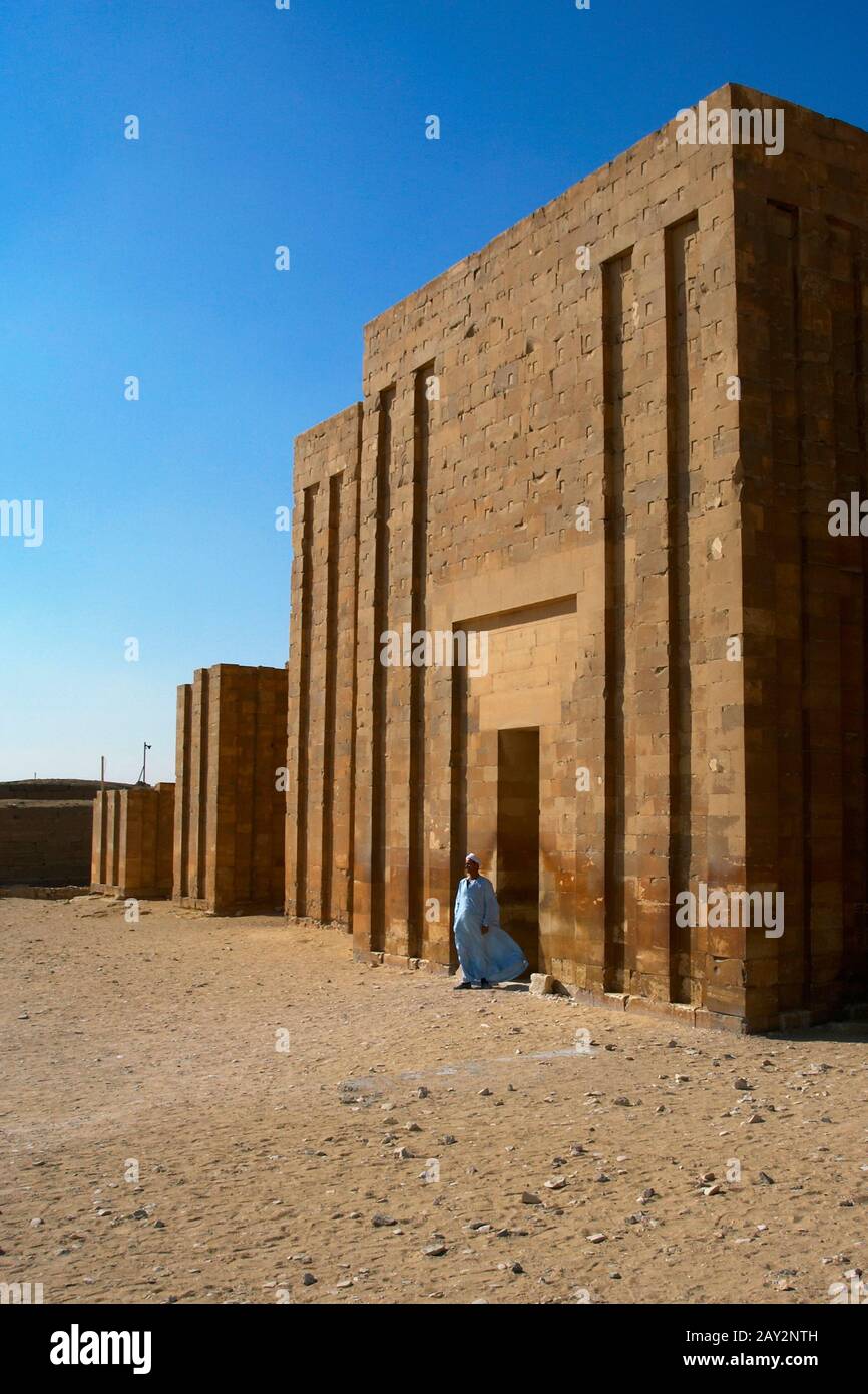 Egypte. Complexe de Pyramide de Djoser. 27 siècle avant J.-C.. Troisième Dynastie. Vieux Royaume. Il a été construit par l'architecte Imhotep. Nécropole de Saqqara. Basse Égypte. Vue sur les murs. Banque D'Images