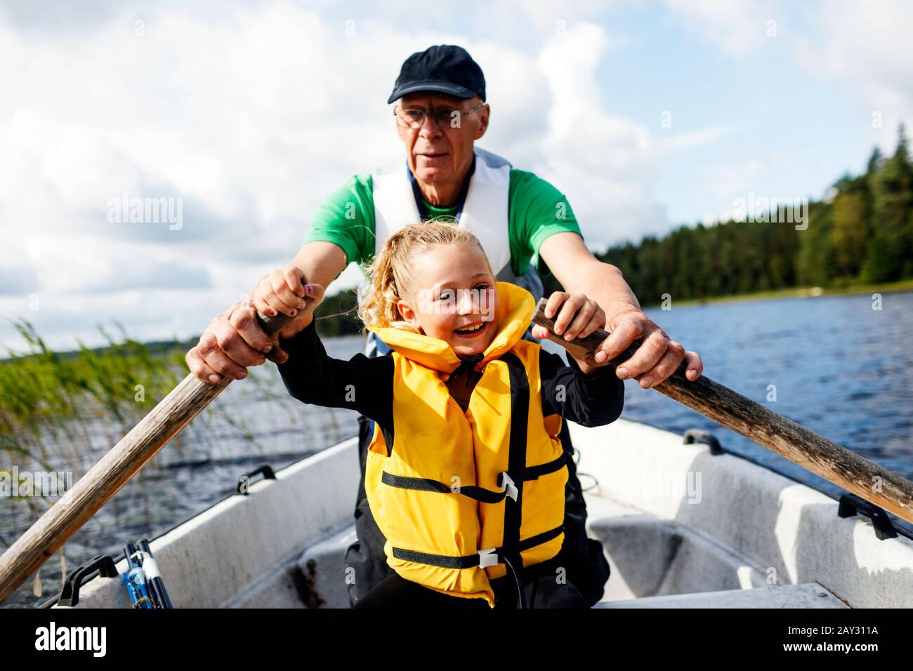 Grand-père et petite-fille aviron Banque D'Images