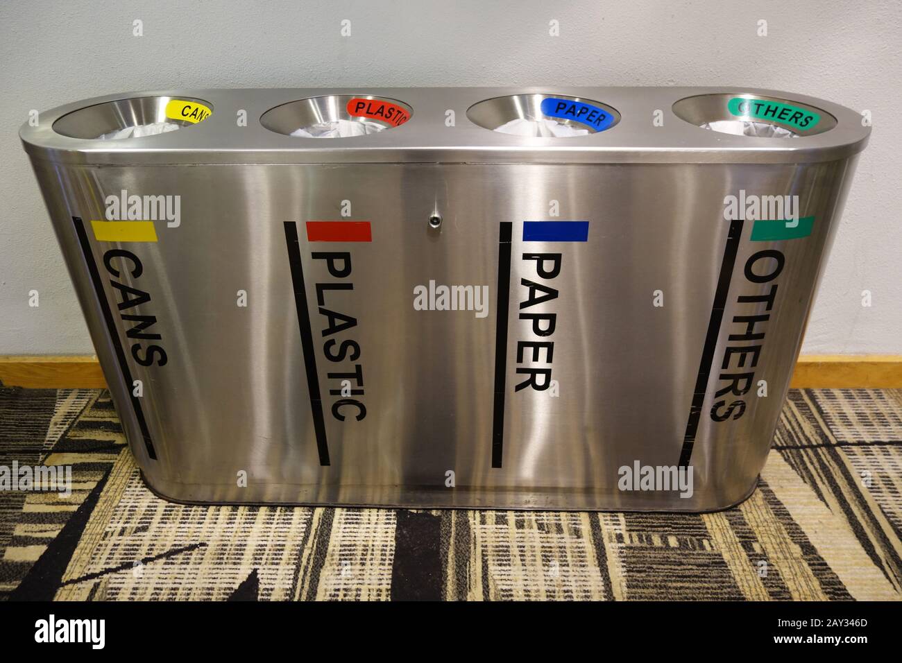 Poubelles en métal Banque D'Images