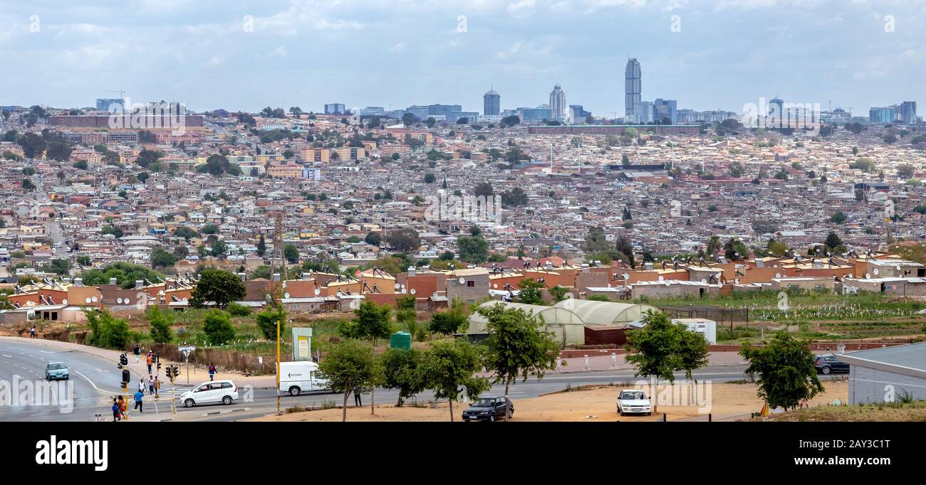 Johannesburg, Afrique du Sud, 4 octobre - 2019: Vue sur le township Alexander vers Sandton. Banque D'Images