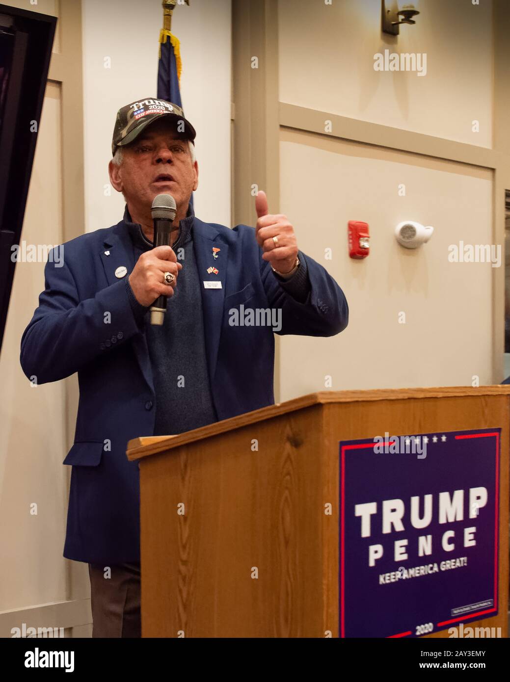 La Chambre des Représentants du New Hampshire Al Baldasaro parle d'un podium à NH lors de la première célébration du GOP 2020. Banque D'Images