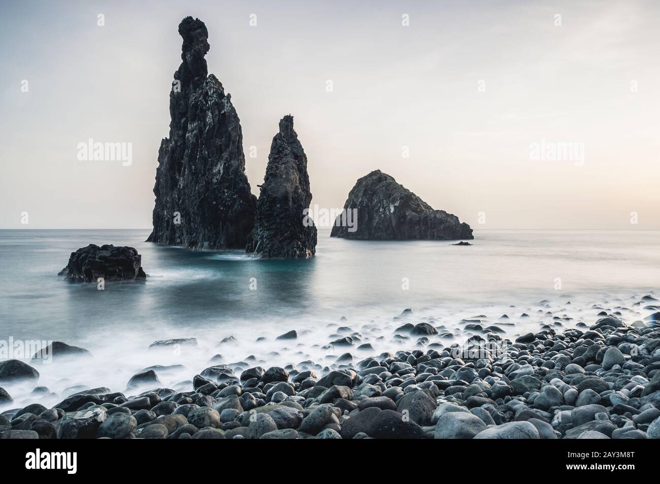 Rock formations in sea Banque D'Images