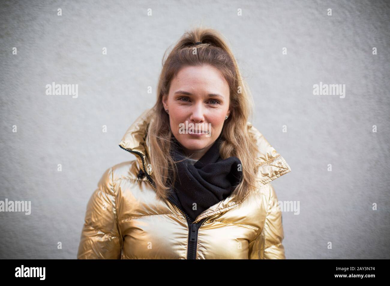 Smiling woman looking at camera Banque D'Images