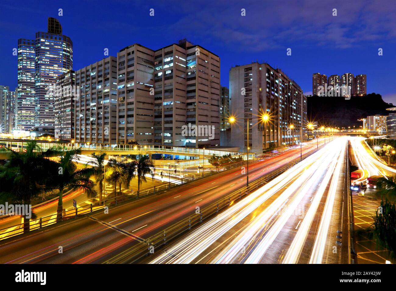 La circulation en ville la nuit Banque D'Images