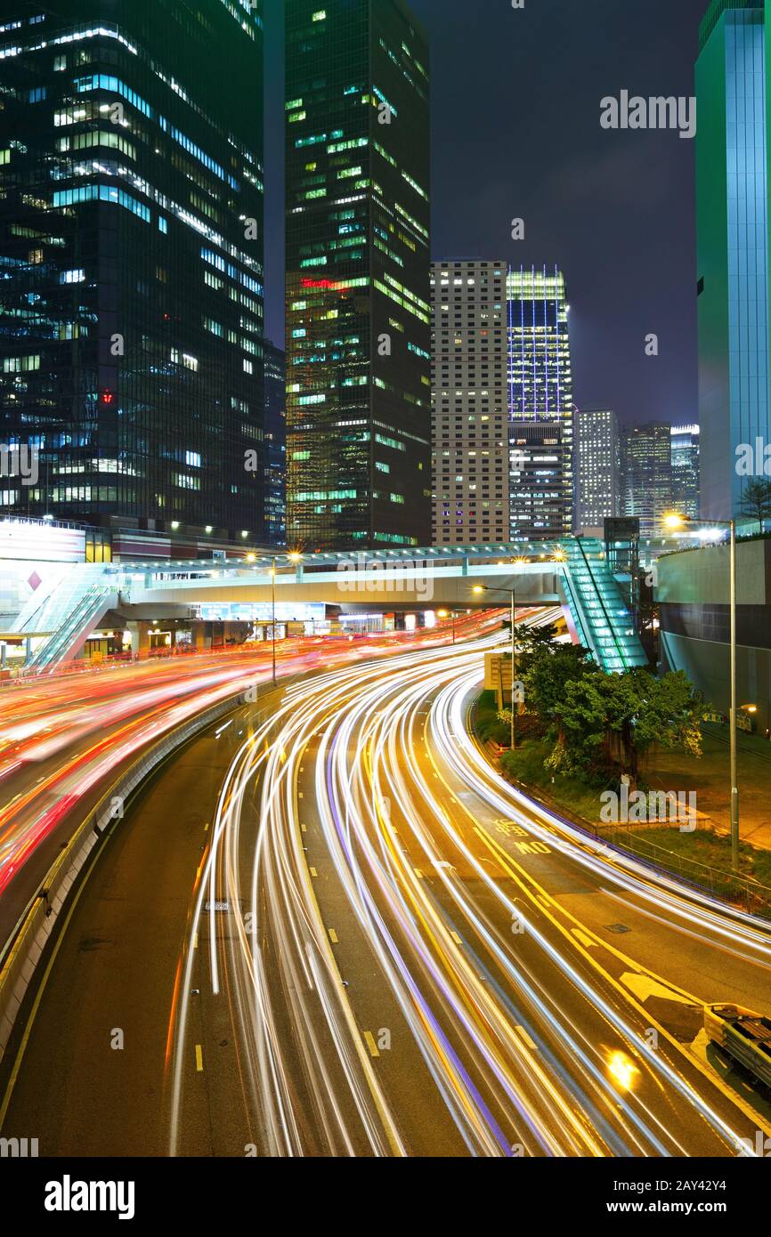 Trafic dans Hong Kong at night Banque D'Images