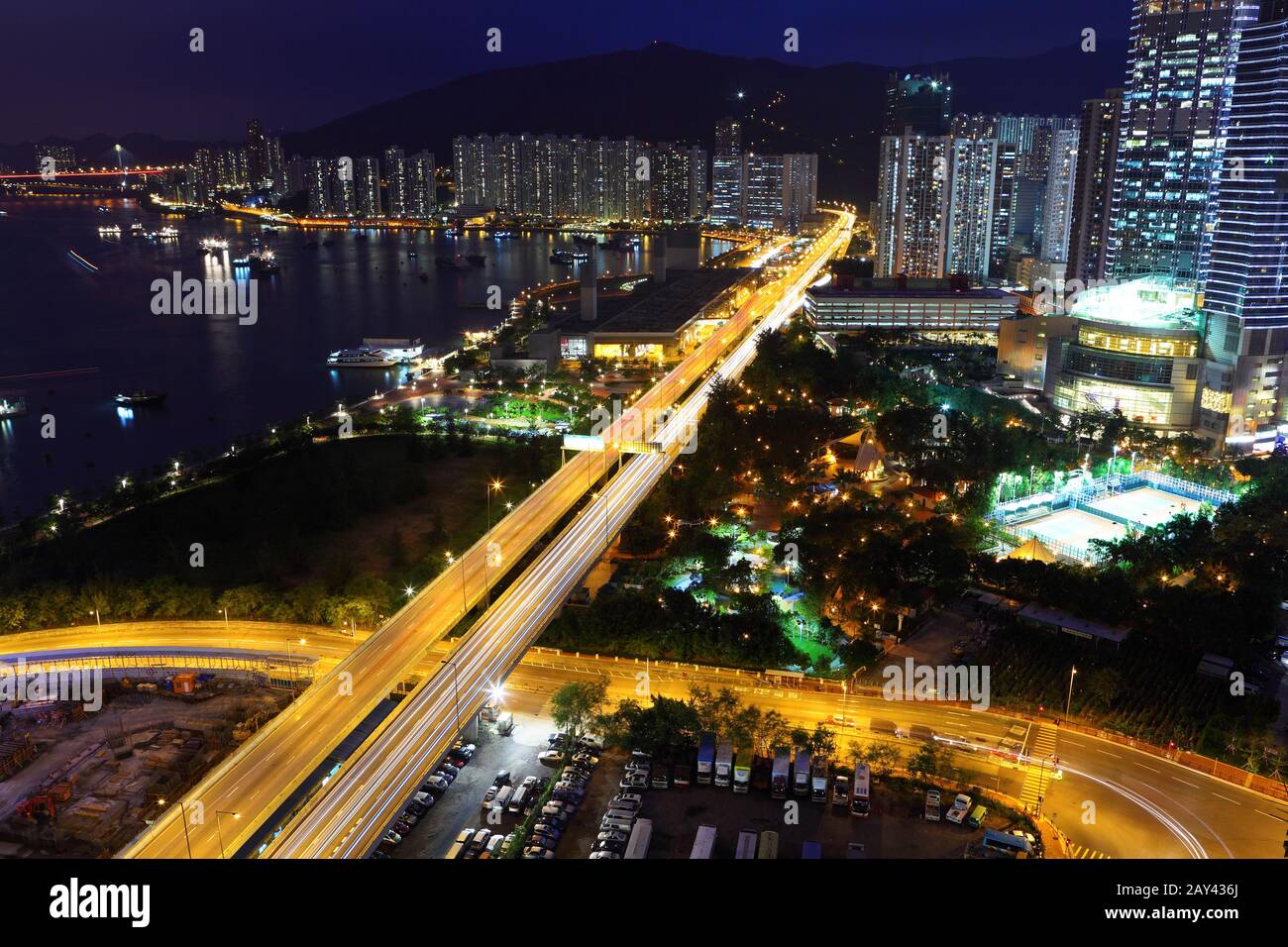 Trafic dans Hong Kong at night Banque D'Images