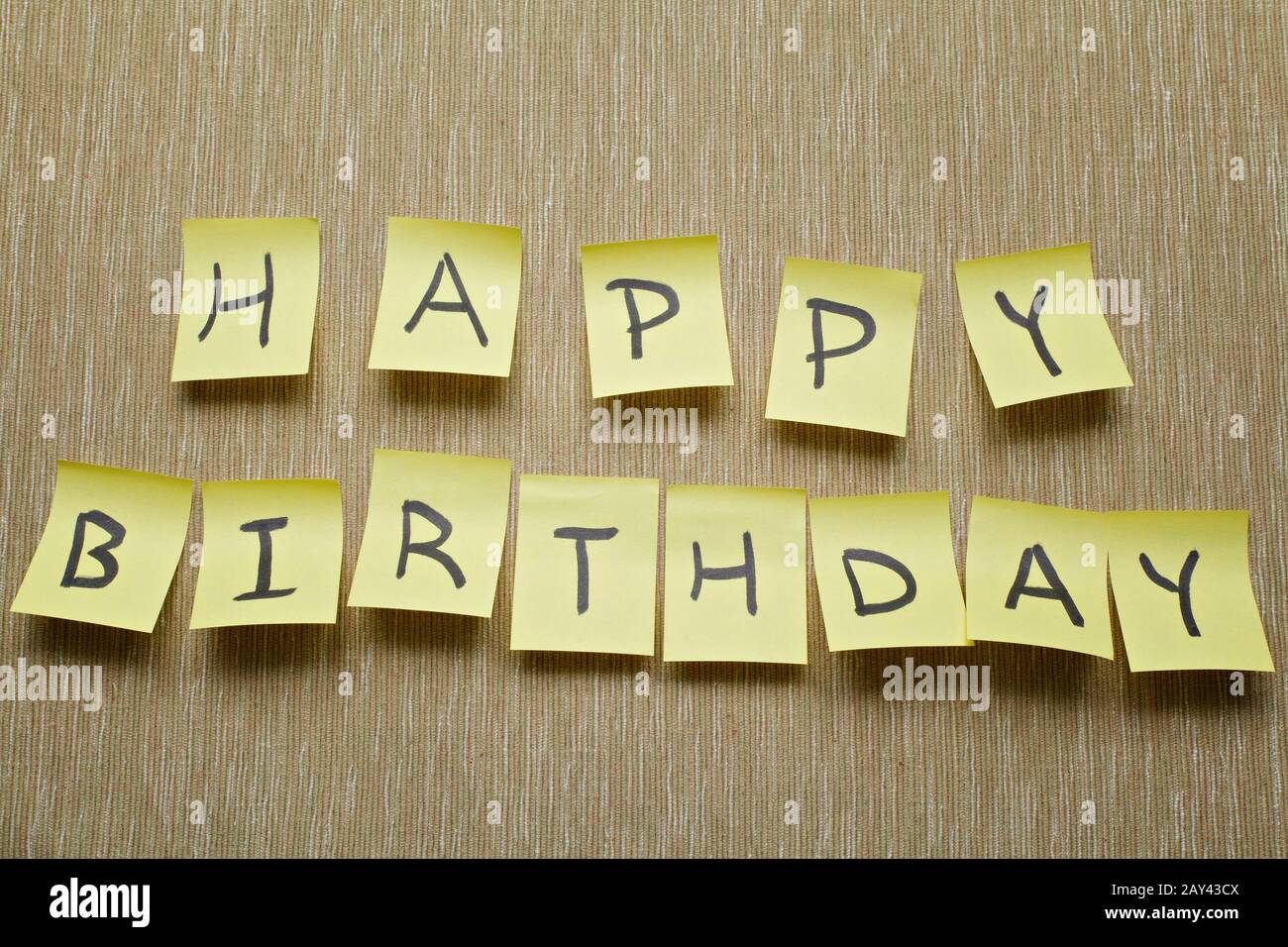 Joyeux Anniversaire Ecrit Sur Memo Photo Stock Alamy
