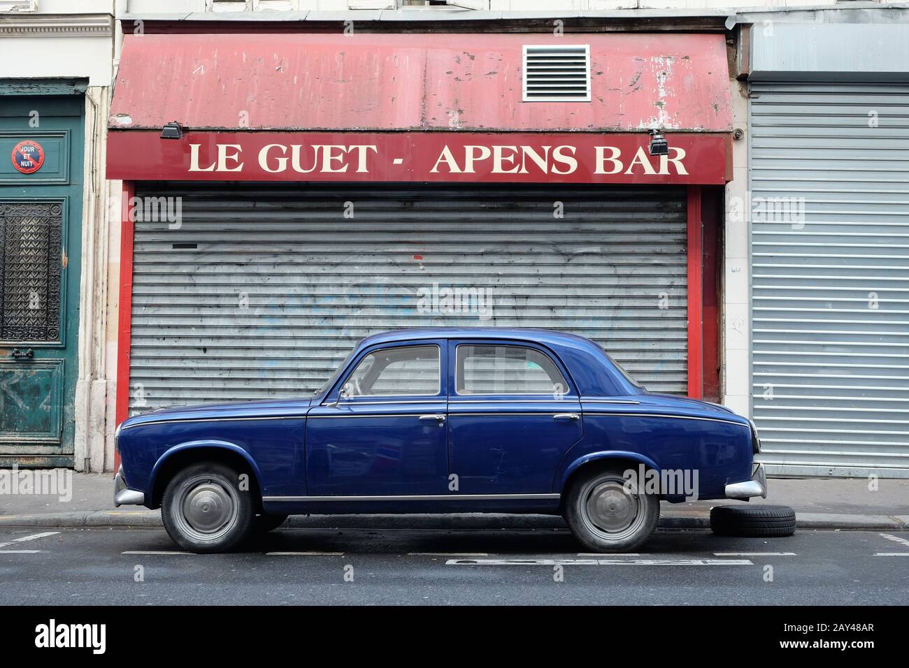 une voiture classique bleue Banque D'Images