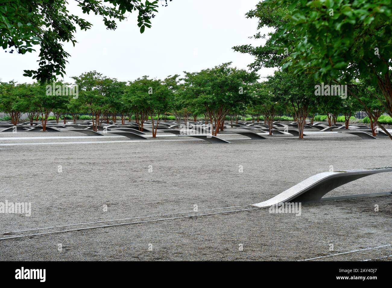 Washington DC, États-Unis, Benches comme mémorial pour les 184 personnes décédées comme victimes dans le bâtiment et sur le vol Americal Airlines pendant le 9 11 t Banque D'Images