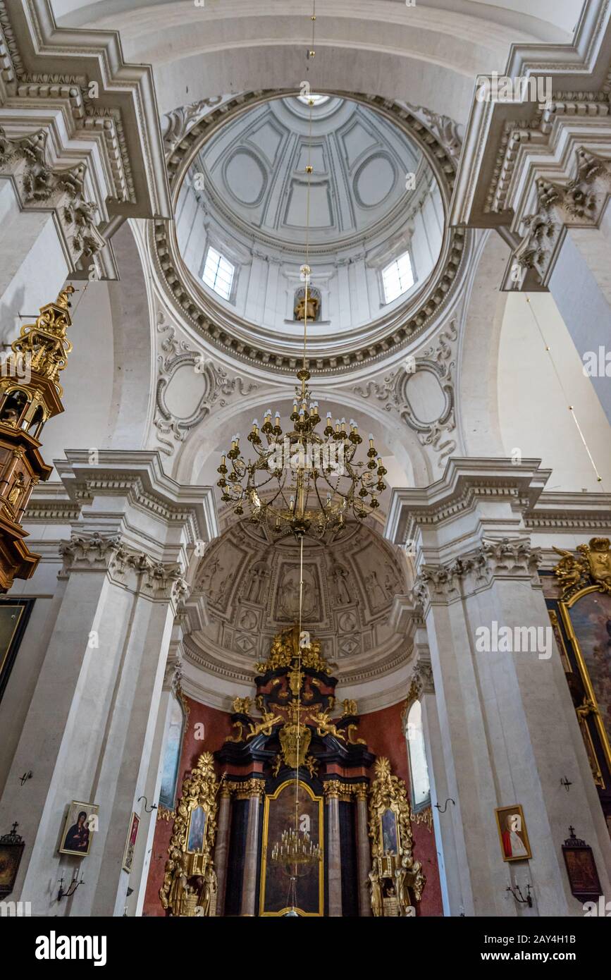 Intérieur De L'Église Saints Pierre Et Paul, Cracovie, Pologne Banque D'Images