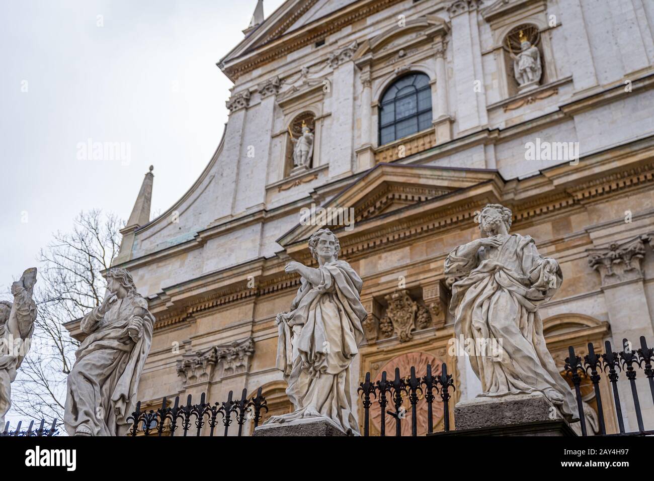 Hors De L'Église Saints Pierre Et Paul, Cracovie, Pologne Banque D'Images