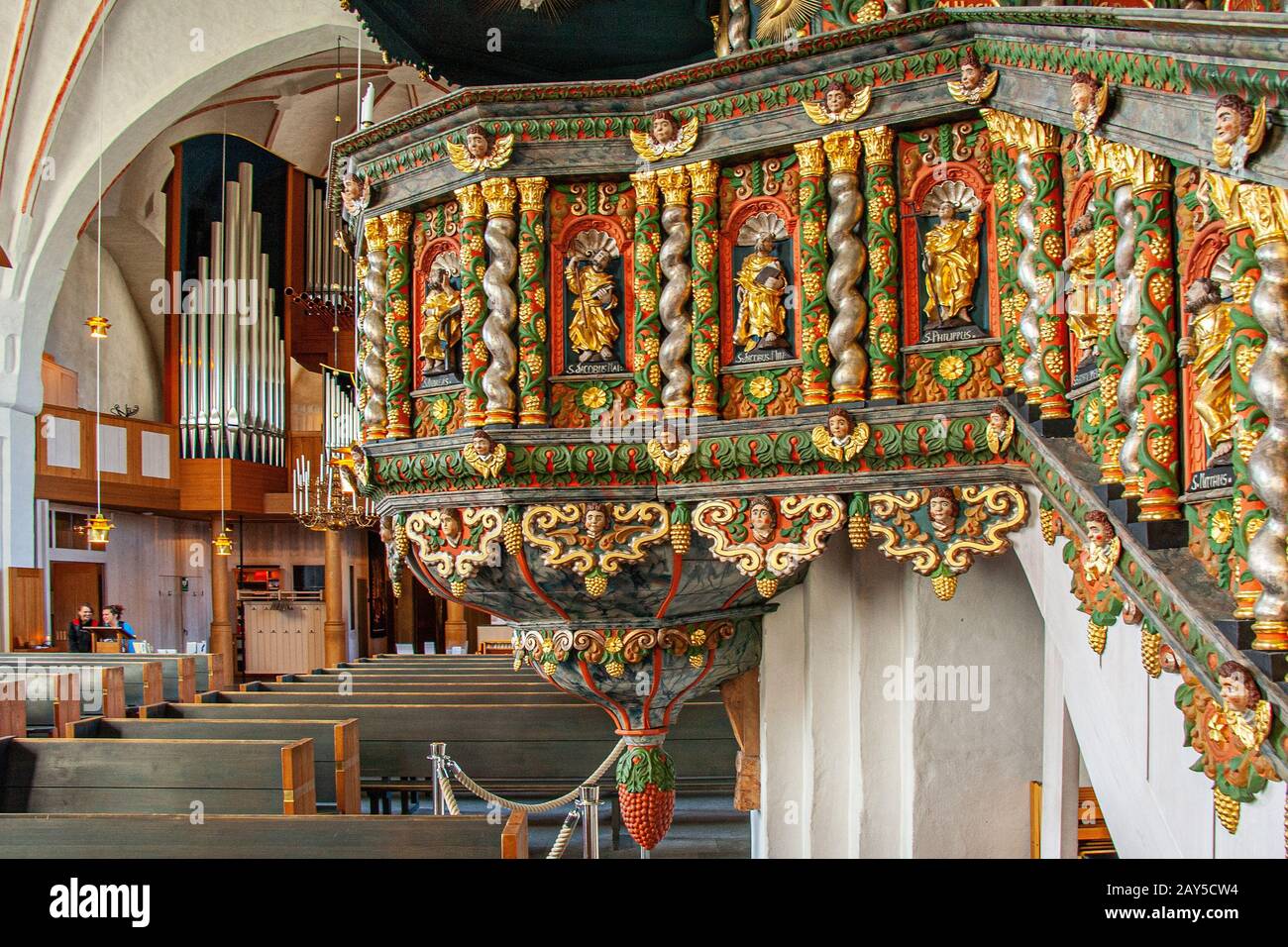 Pulpit, intérieur de l'église médiévale de Nederlulea . Gammelstad, Suède Banque D'Images