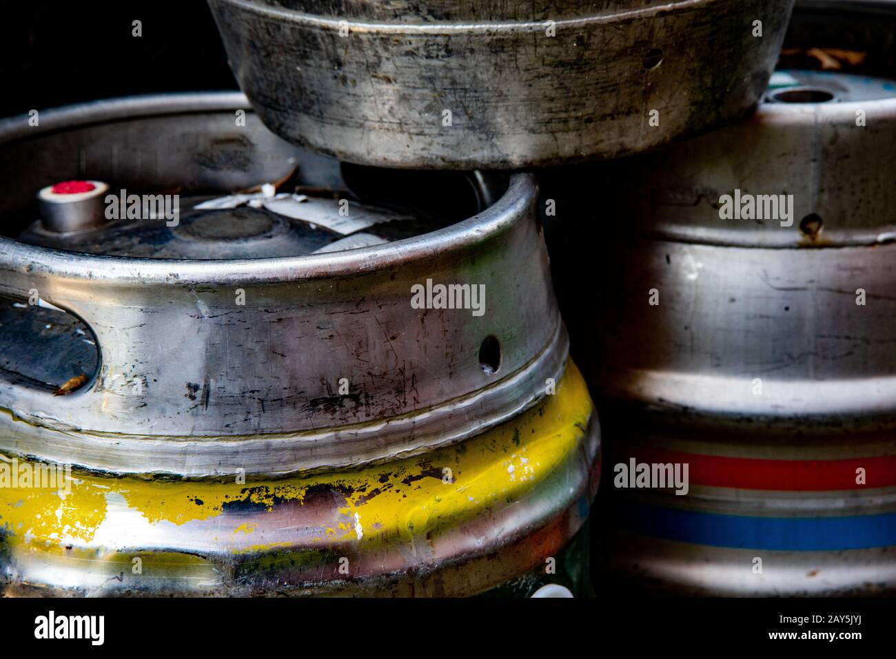 Beer Kegs Colorés Banque D'Images
