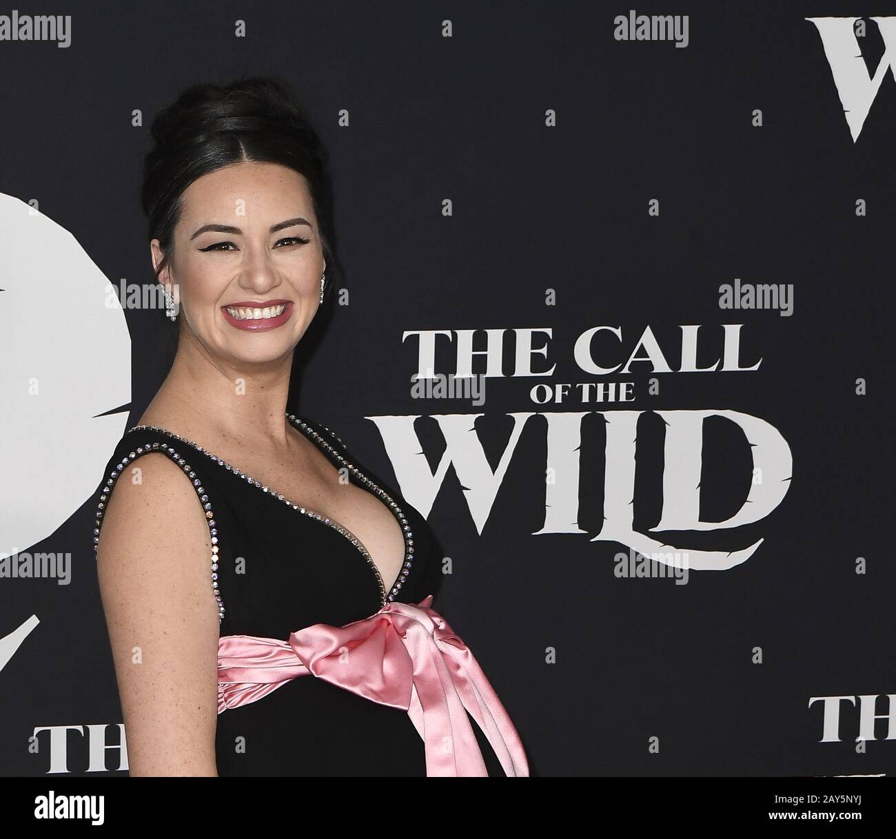 Le 13 février 2020, Hollywood, CA, États-Unis: 13 février 2020 - Hollywood, Californie - Cara Gee à la première mondiale des studios du vingtième siècle â€œThe appel des arrivées de tapis rouge Wildâ€ au théâtre El Capitan. (Image De Crédit : © Dave Safley/Zuma Wire) Banque D'Images