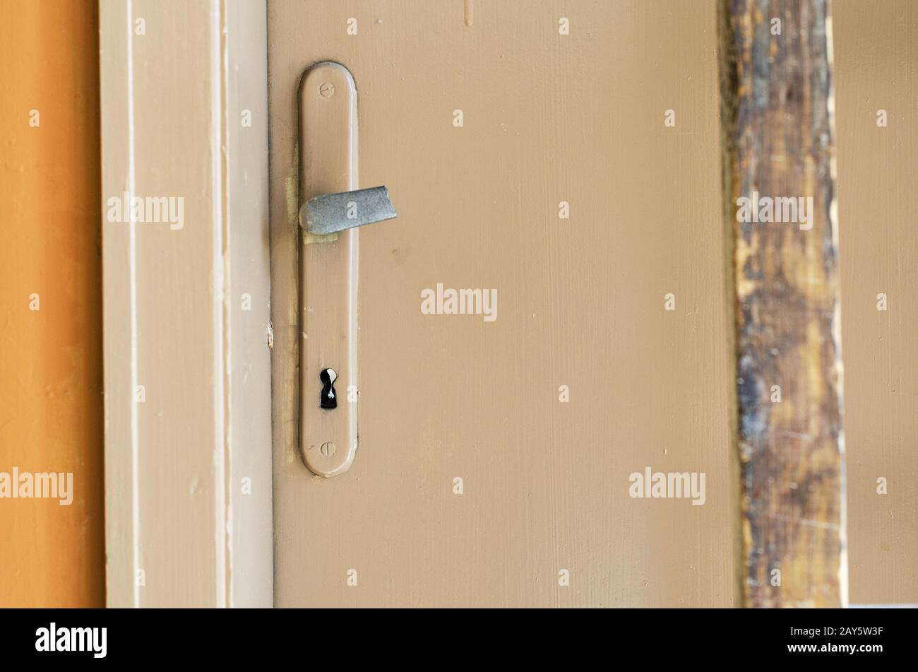 Poignée de porte cassée Photo Stock - Alamy