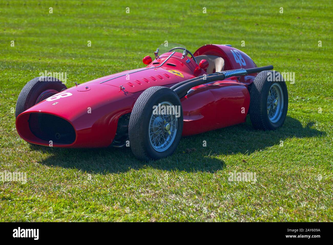 Chantilly, France - 03 septembre 2016 : la Ferrari 555 Supersqualo est un modèle qui a permis à Ferrari de gagner dans les années cinquante de nombreuses courses. Banque D'Images
