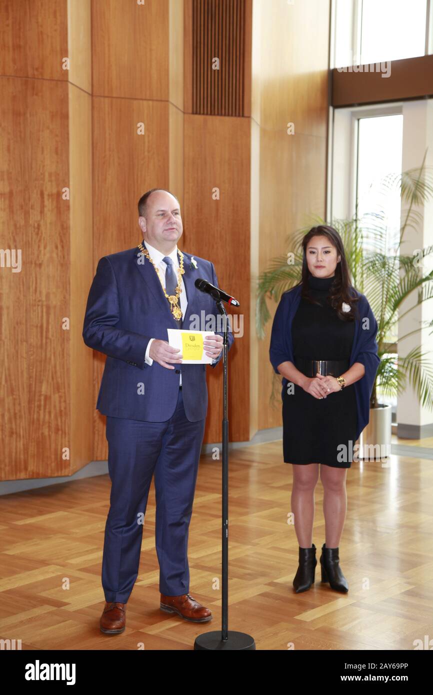 Dirk Hilbert, su Yeon Hilbert bei der Gedenkveranstaltung zum 75. Jahrestag der Zerstörung Dresdens im Zweiten Weltkrieg / 130220 *** ev commémorative Banque D'Images