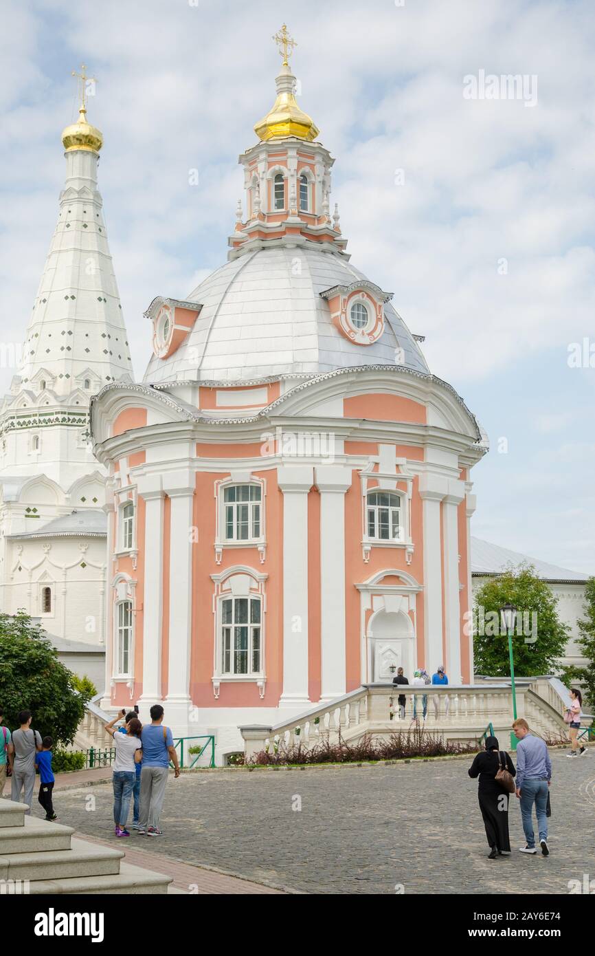 Serguiev Posad - Août 10, 2015 : Avis de Smolensk temple de la Sainte Trinité-Serge Lavra Banque D'Images