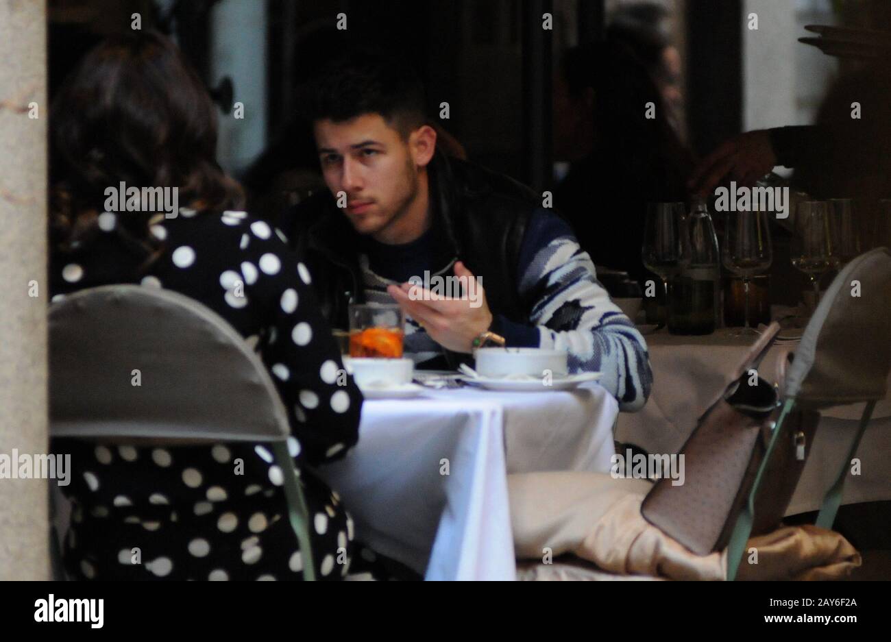 Milan, Italie. 14 février 2020. Nick Jonas et épouse Priyanka Chopra déjeuner dans le centre Nick Jonas, l'un des 3 frères du célèbre groupe musical 'FRÈRE JONAS' en concert ce soir à Milan, surpris au déjeuner dans un restaurant connu dans le centre avec sa femme Priyanka Chopra, Actrice modèle et chanteuse indienne, gagnante du concours de beauté Miss monde 2000, première actrice Bollywood à avoir remporté 5 filmfare Awards dans 5 catégories différentes. En 2015 protagoniste de la série télévisée américaine Quantico, il est ambassadeur de bonne volonté de l'UNICEF. Crédit: Agence De Photo Indépendante Srl/Alay Live N Banque D'Images