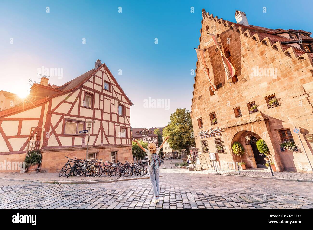 04 août 2019, Nuremberg, Allemagne : rues colorées et pittoresques de Nuremberg avec maisons à Colombages Banque D'Images