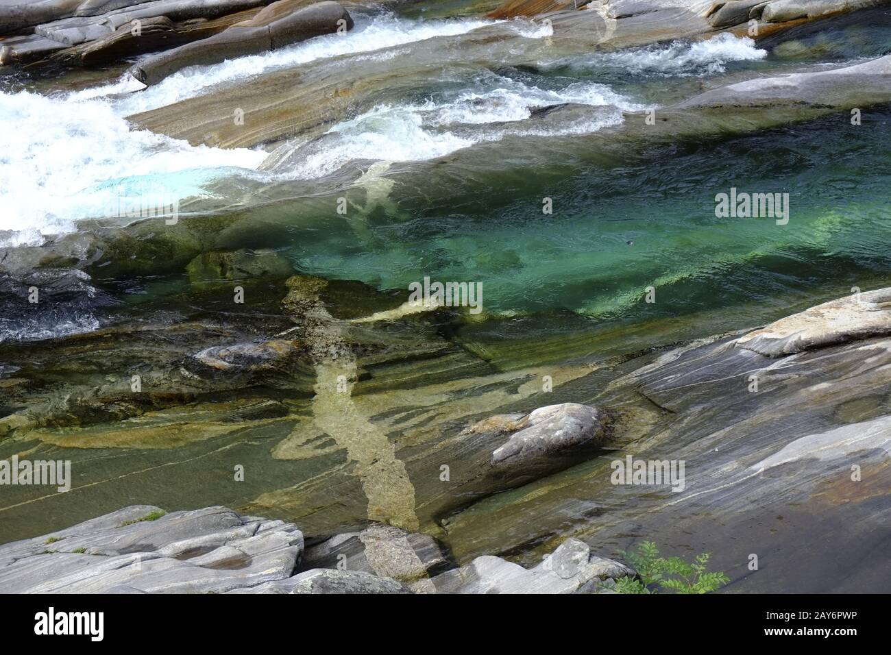 Rivière Verzasca dans la vallée de Verzasca, Tessin, Suisse Banque D'Images