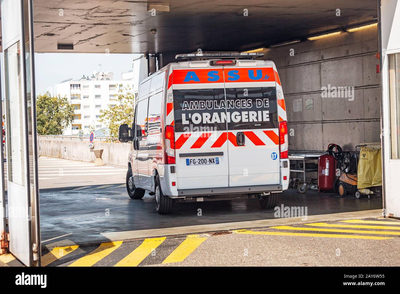 22 juillet 2019, Strasbourg, France : une ambulance est garée près du service d'urgence de Strasbourg Banque D'Images
