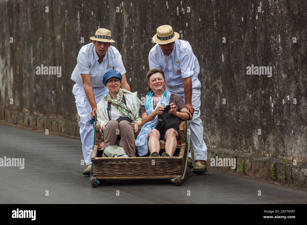 FUNCHAL, MADÈRE - 19 SEPTEMBRE : excursion traditionnelle en traîneau en descente le 19 septembre 2016 à Madère, au Portugal Banque D'Images