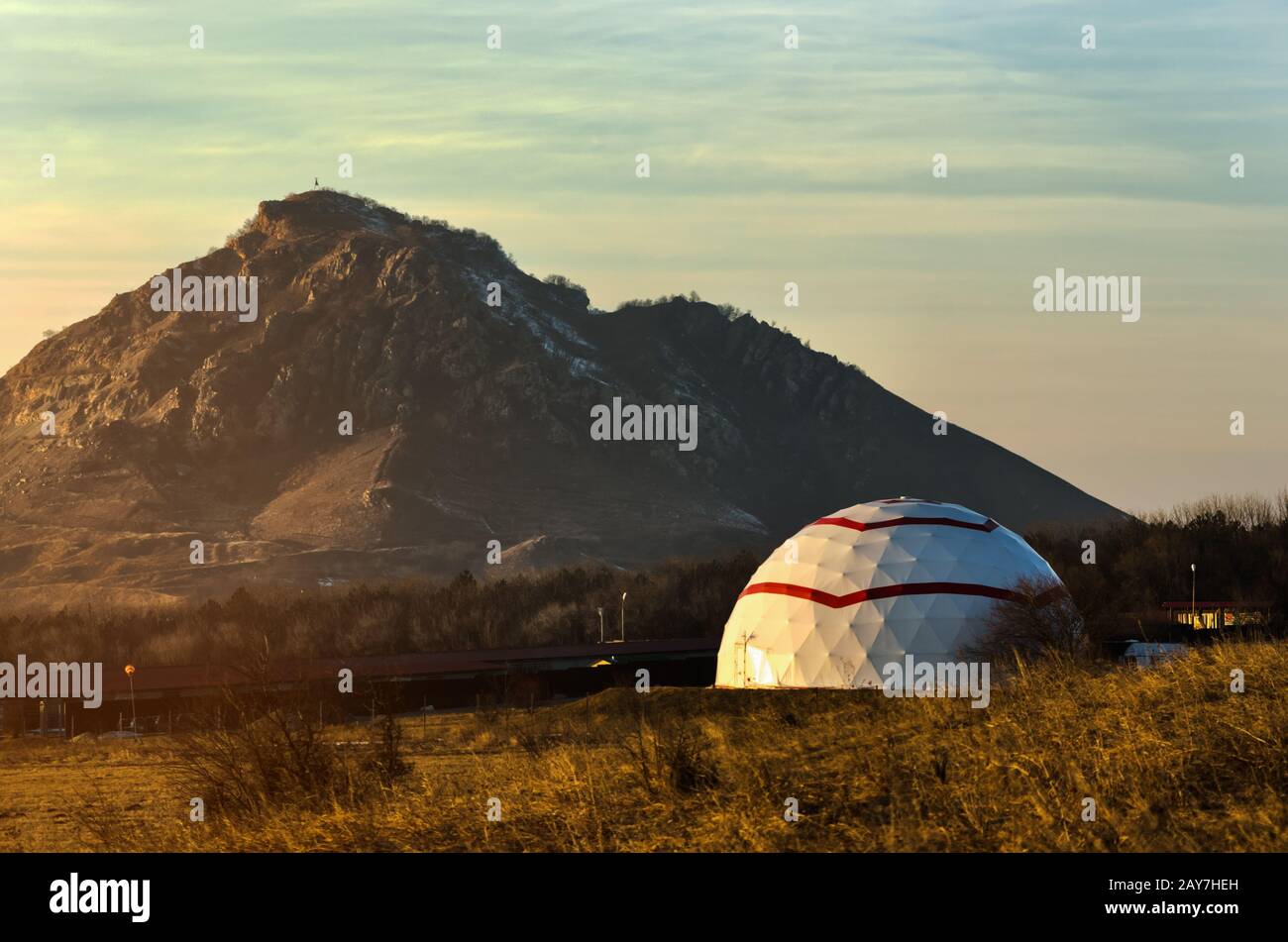 Galice sous la forme d'un dôme sur un fond des montagnes du Caucase Banque D'Images