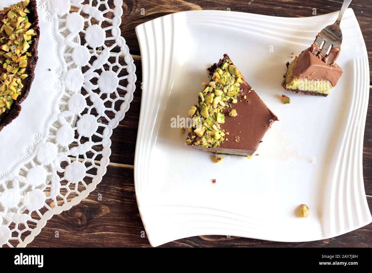 Tarte au chocolat. Gâteau au chocolat. Bonbons sains. Tarte maison. Gâteau sans cuisson. Banque D'Images