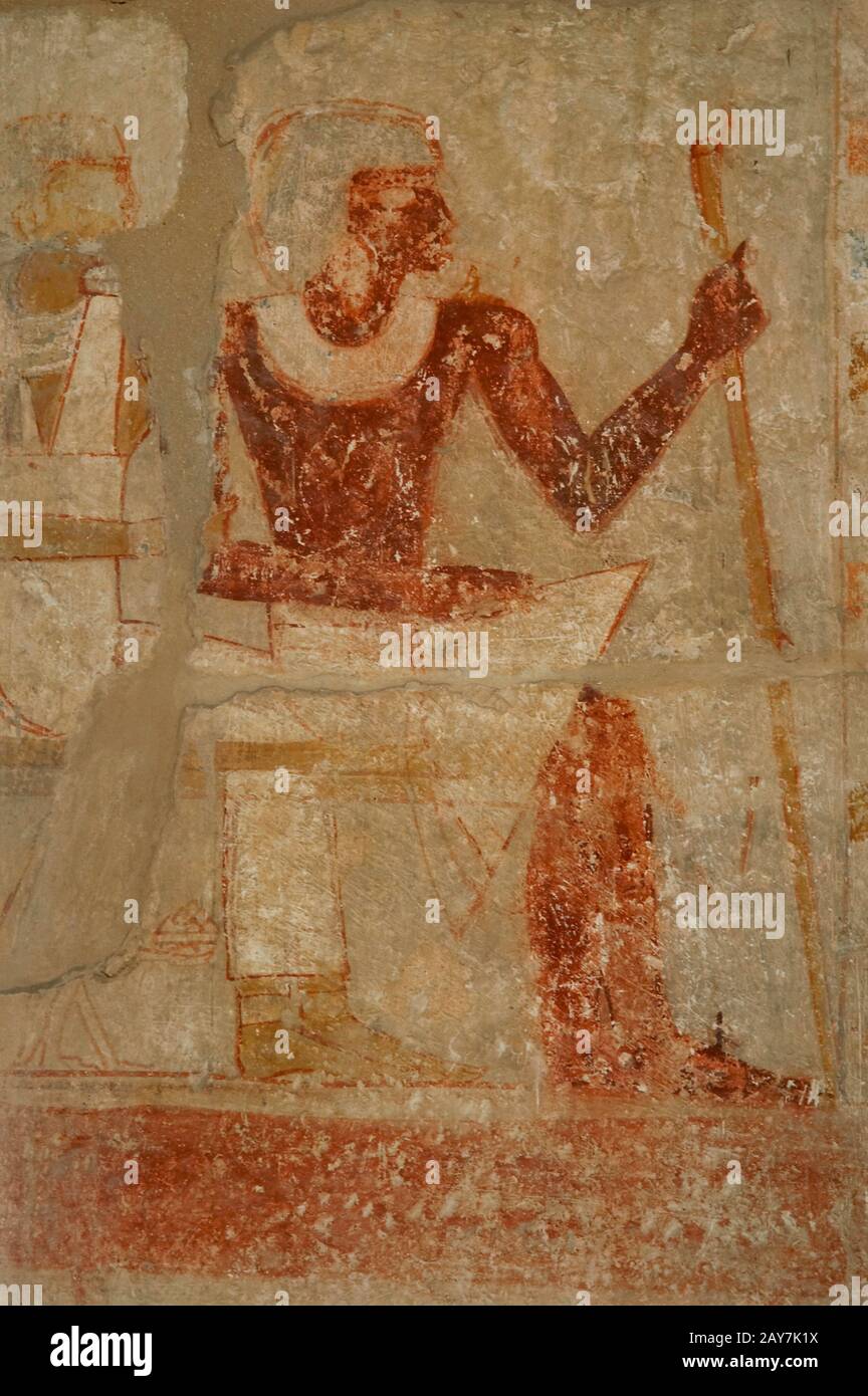 Vieux royaume d'Egypte. 5ème dynastie. Mastaba d'Iynefert (courtesan). Peinture polychrome représentant un homme assis. Nécropole de Saqqara. Basse Égypte. Banque D'Images