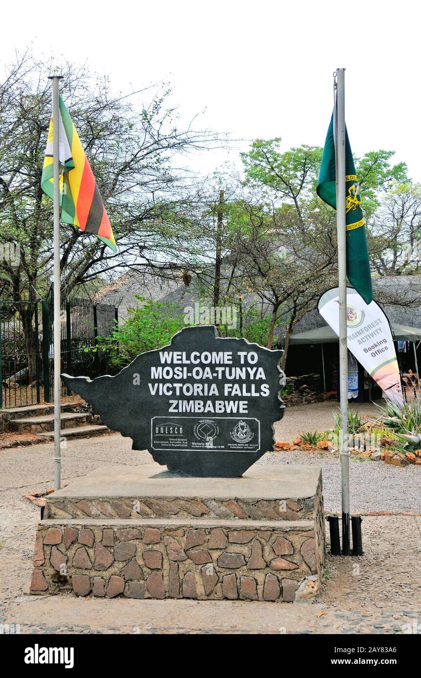 BIENVENUE À - MOSI-OA-TUNYA - VICTORIA FALLS - ZIMBABWE Banque D'Images