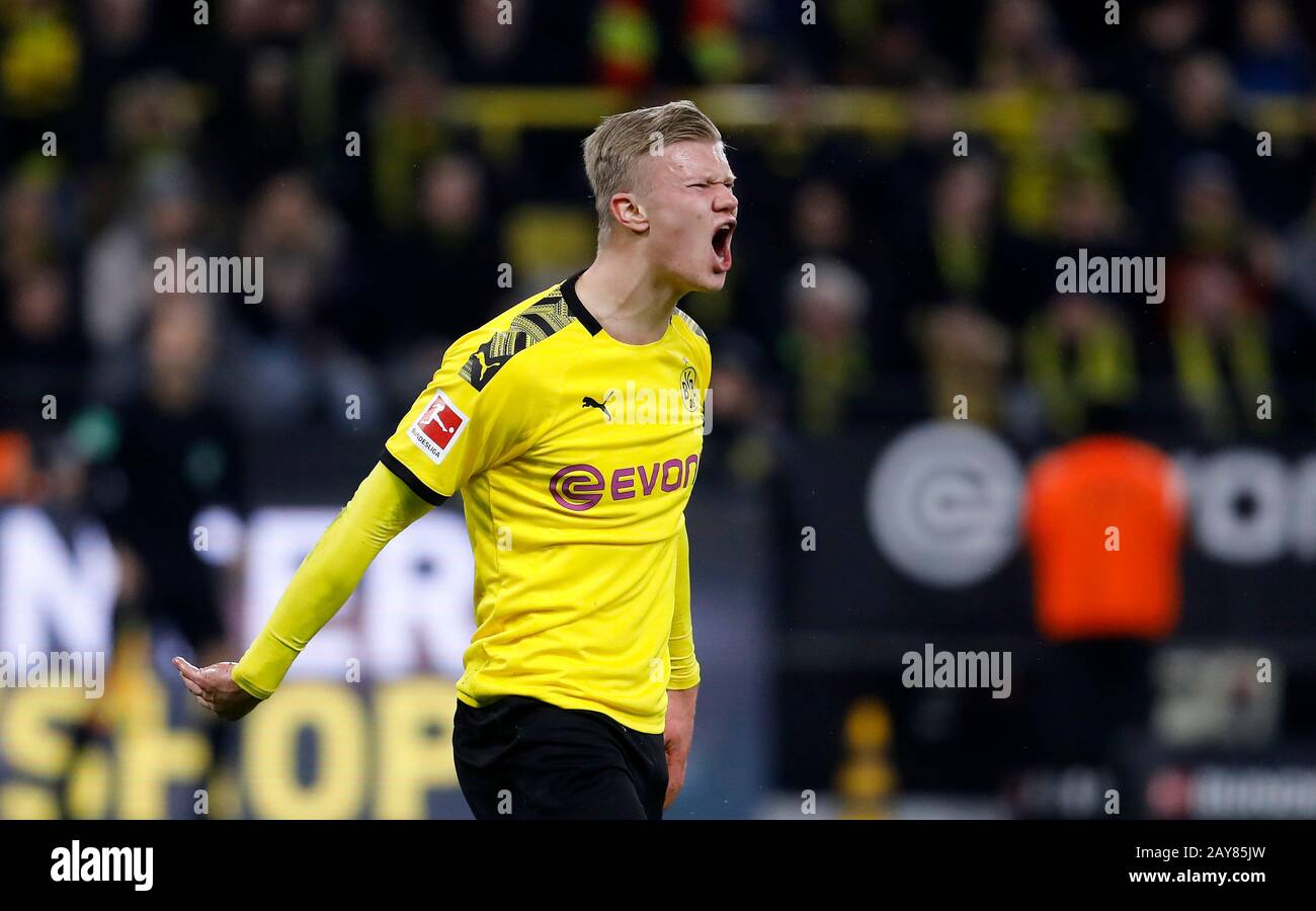 Dortmund, Allemagne, signal-Iduna-Park, 14 février 2020: Erling Braut Haaland, de Borussia Dortmund, est fâché au sujet d'une décision arbitrée lors du premier match de Bundesliga Borussia Dortmund contre Eintracht Frankfurt dans la saison 2019/2020. La réglementation DFL interdit l'utilisation de photographies comme séquences d'images et/ou quasi-vidéo. Crédit: Mika Volvmann/Alay Live News Banque D'Images