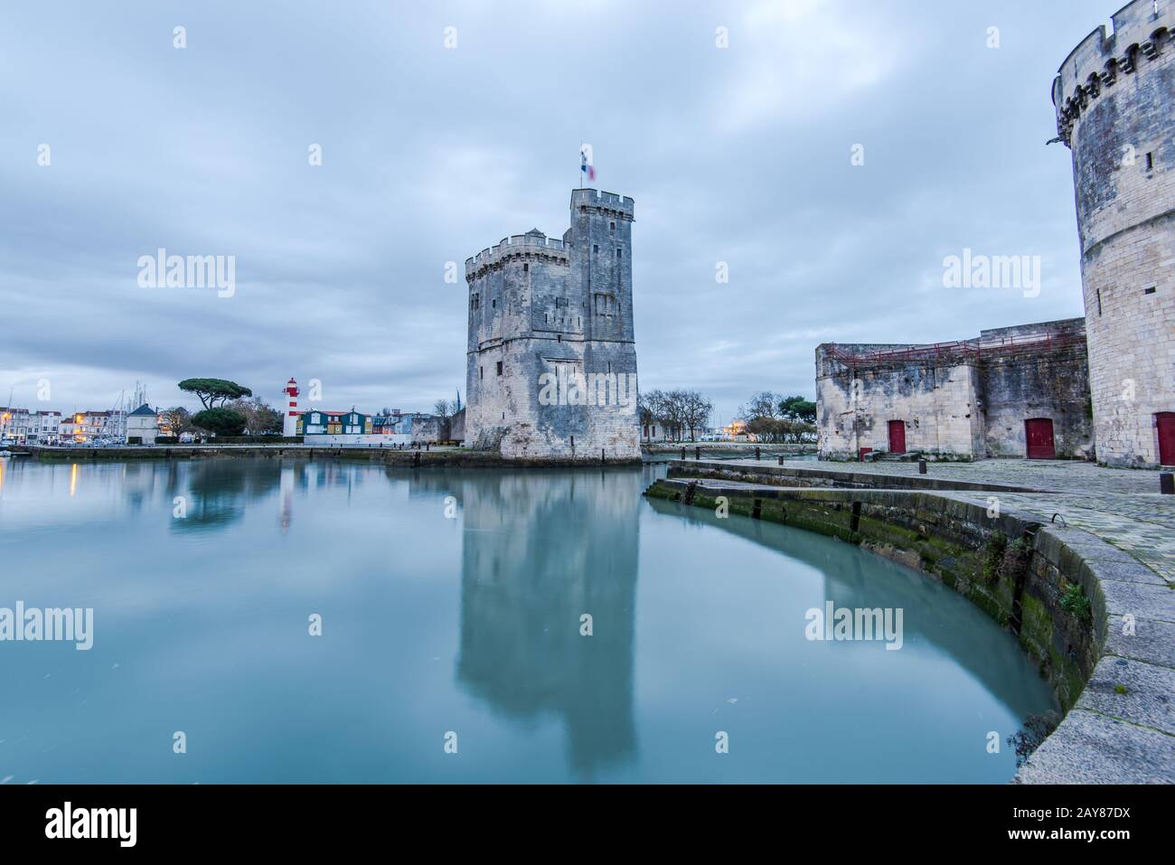 Les tours de la rochelle Banque de photographies et d’images à haute ...