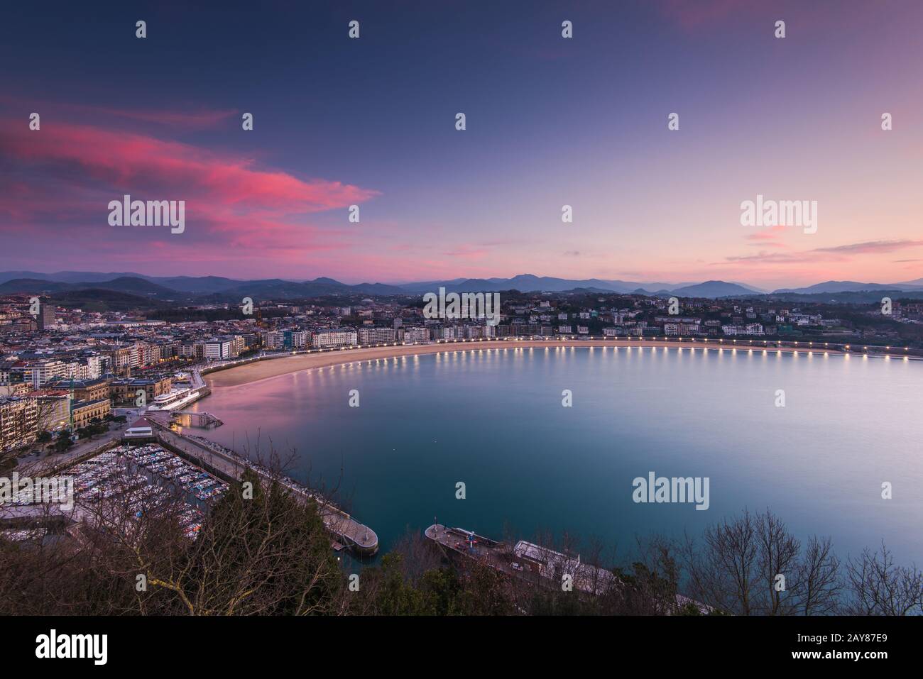 vue panoramique sur San Sebastian au crépuscule Banque D'Images