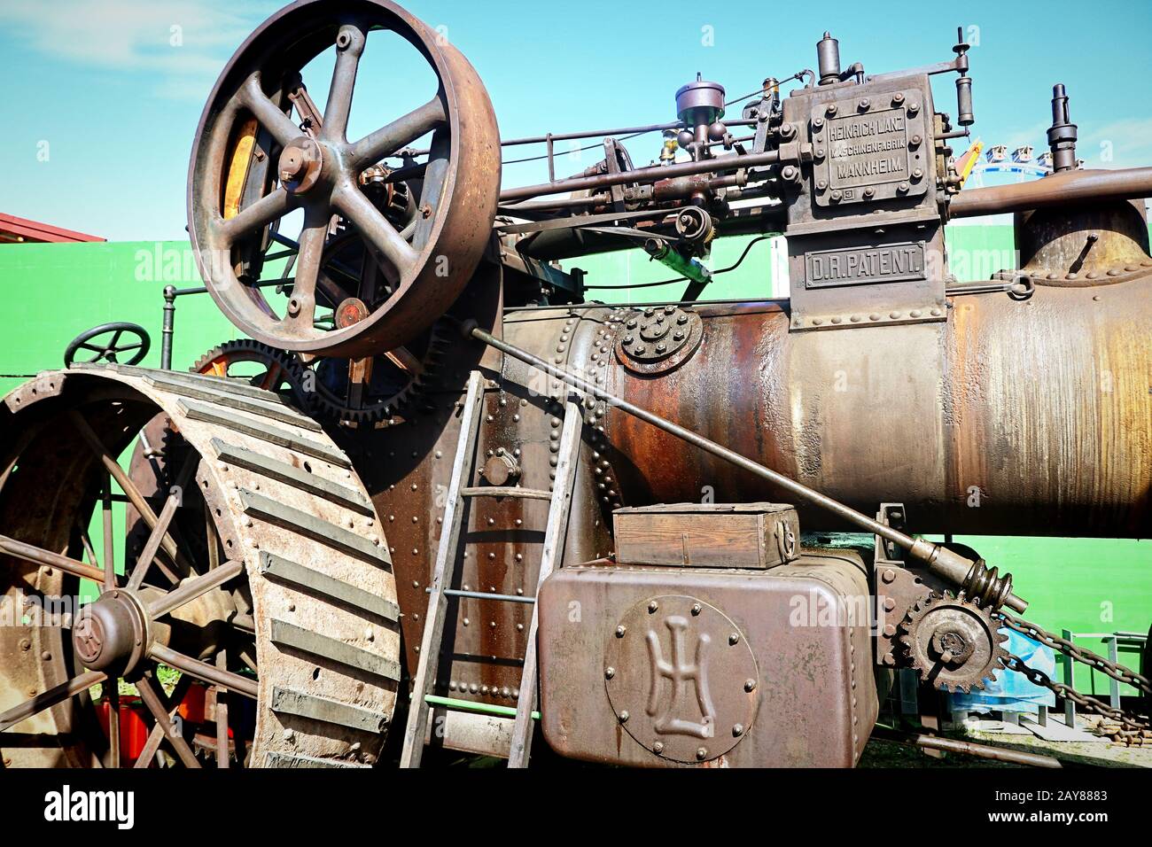 Munich, ALLEMAGNE Lanz tracteur agricole d'époque exposé à l'Oide Wiesn partie historique de l'Oktoberfest à Munich, un environnement familial et convivial pour les enfants Banque D'Images
