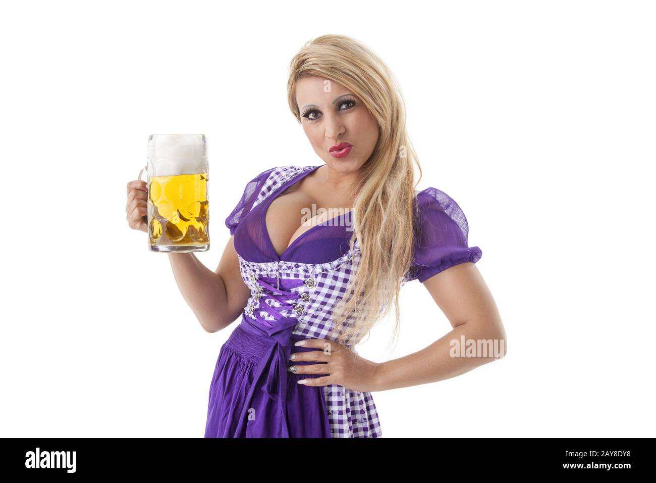 Femme bavaroise dans un Dirndl avec de la bière Banque D'Images