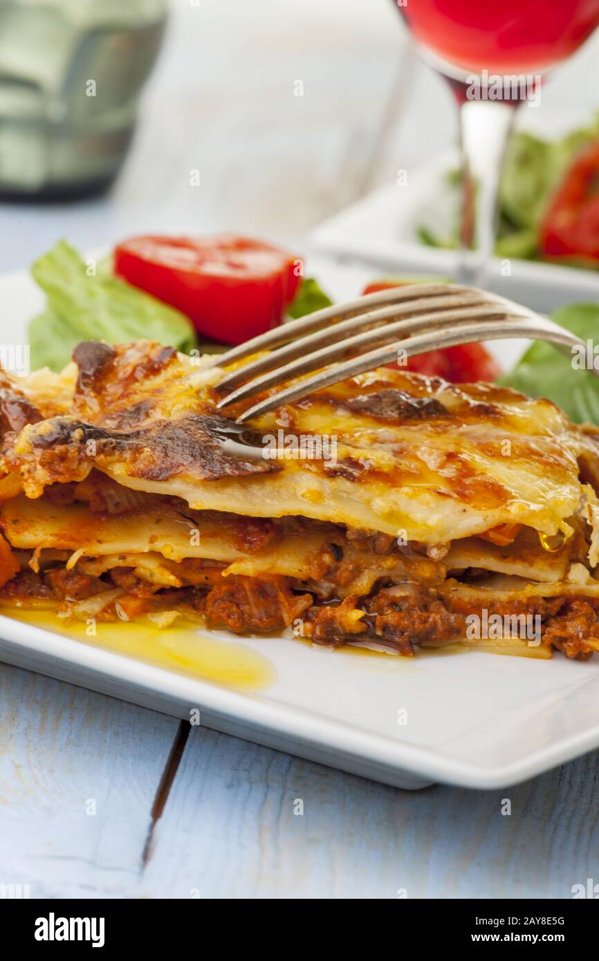 Lasagnes italiennes fraîches sur votre assiette Banque D'Images
