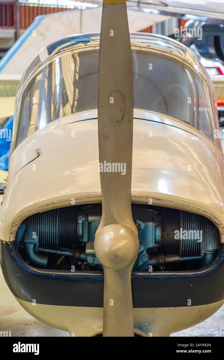 Vue de face d'une seule hélice moteur avion. Banque D'Images