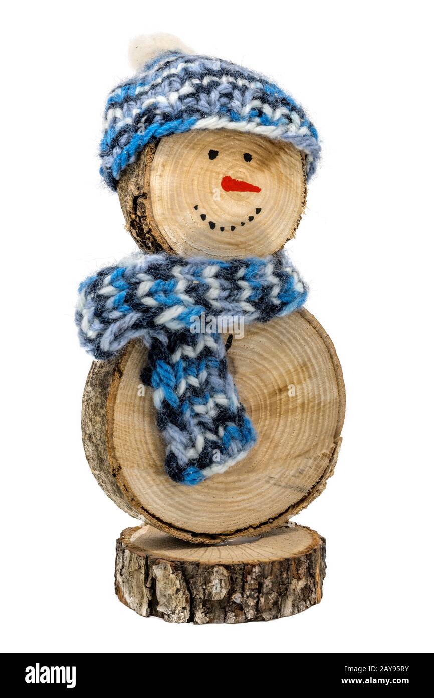 Bonhomme De Neige En Bois Faits A La Main Avec Le Crochet Bonnet Et Echarpe Isolated On White Photo Stock Alamy