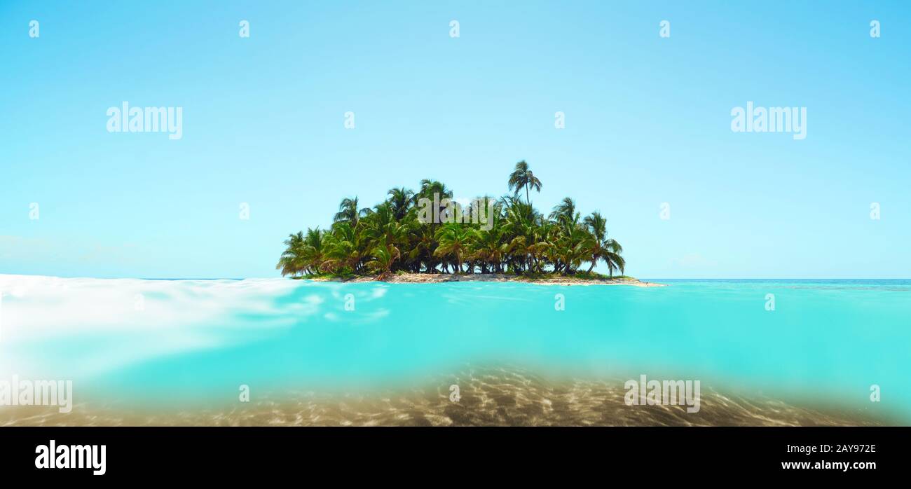 Destination de vacances de rêve île isolée dans l'océan. Banque D'Images