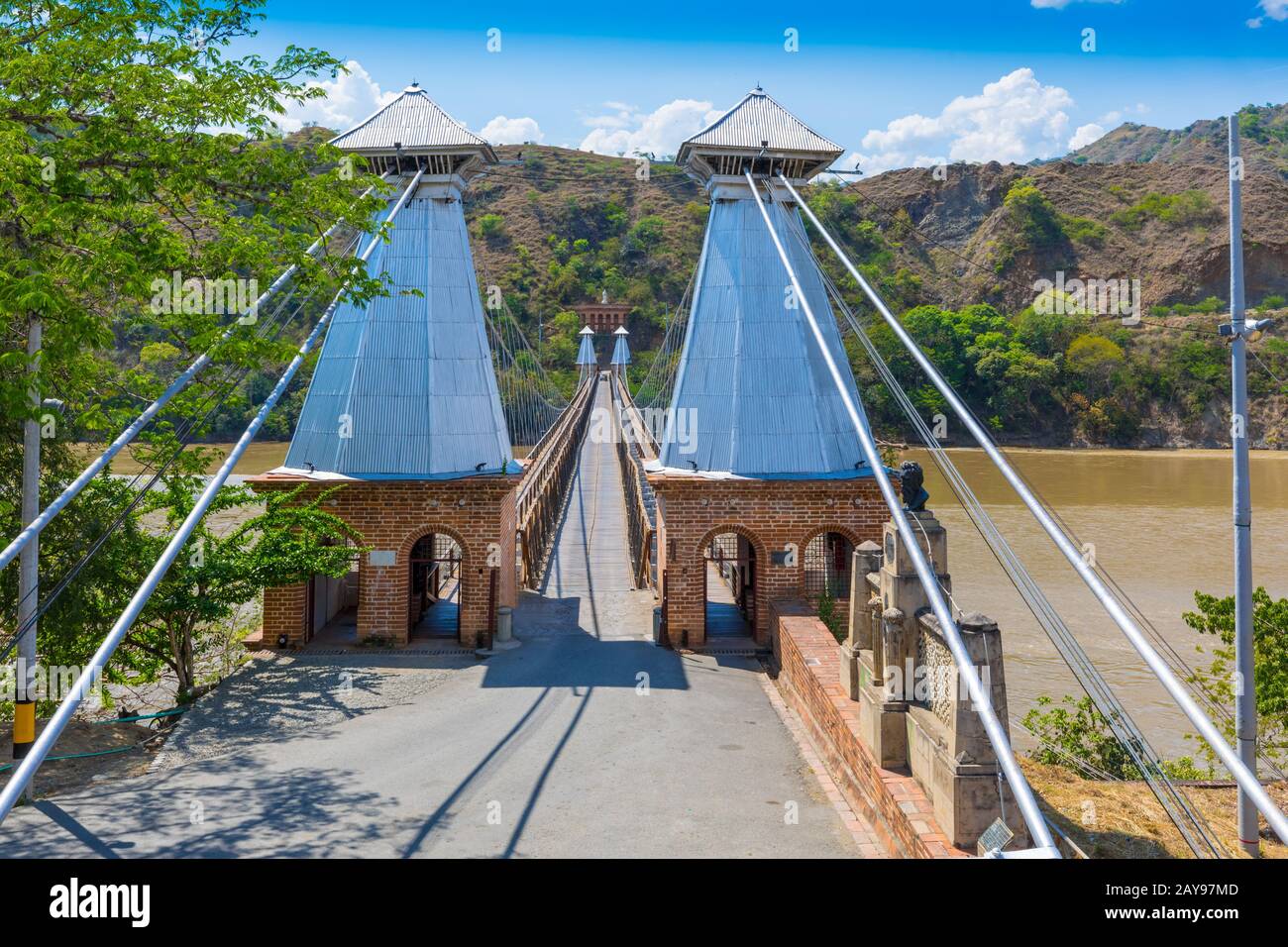 Pont occidental suspendu à Santa Fe d'Antioquia sur la rivière Cauca Colombie Banque D'Images