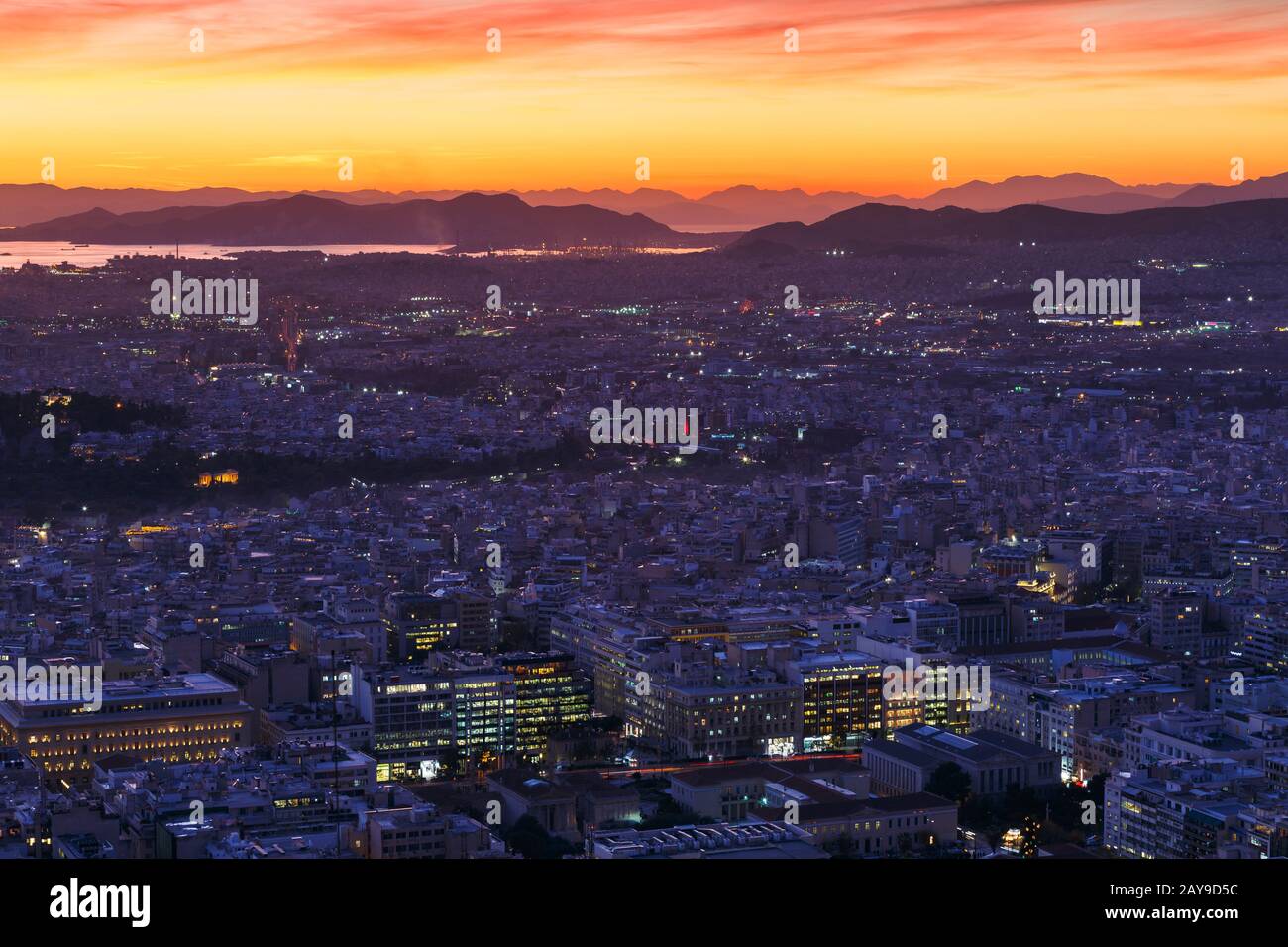 Vue d'Athènes depuis la colline du Lycabette au coucher du soleil, la Grèce. Banque D'Images
