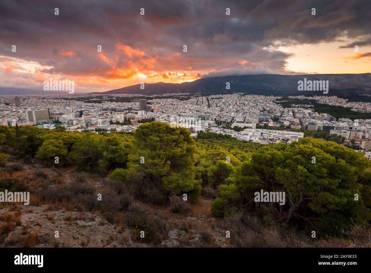 Vue d'Athènes depuis la colline du Lycabette, au lever du soleil, la Grèce. Banque D'Images