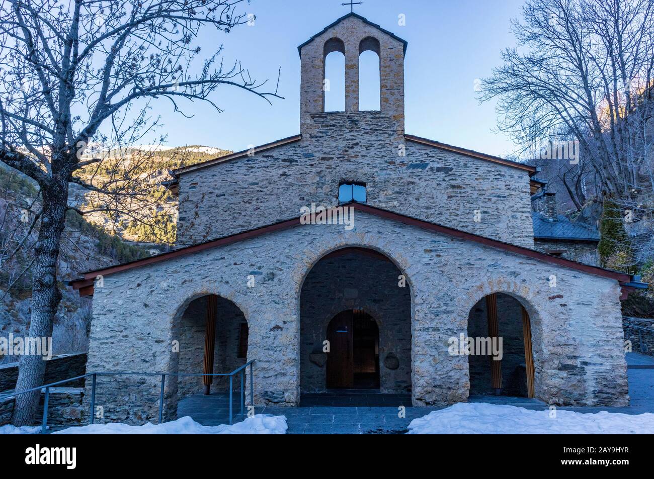 Architecture religieuse en Andorre en hiver Banque D'Images