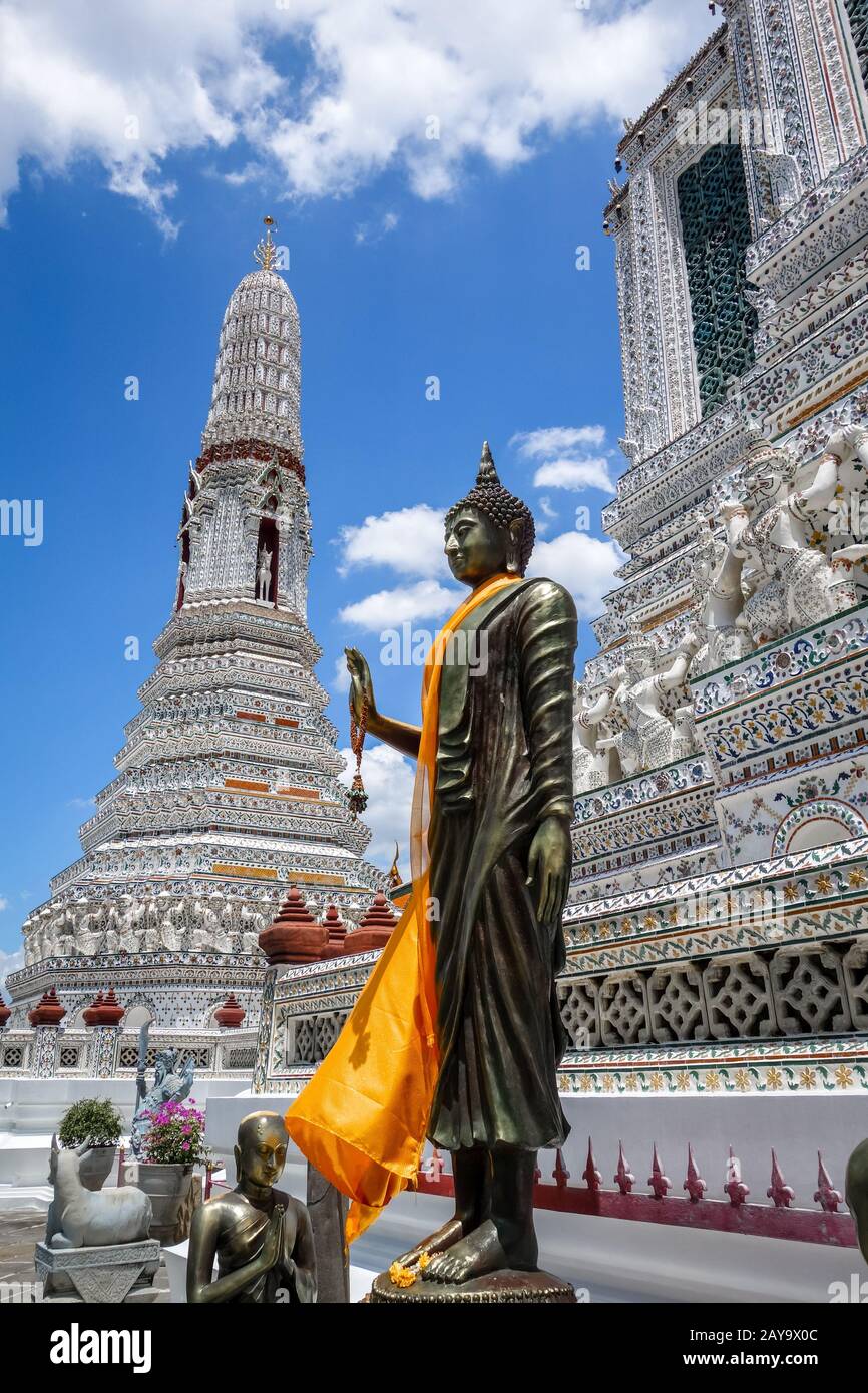 Statue de Bouddha dans le temple Wat Arun, Bangkok, Thaïlande Banque D'Images