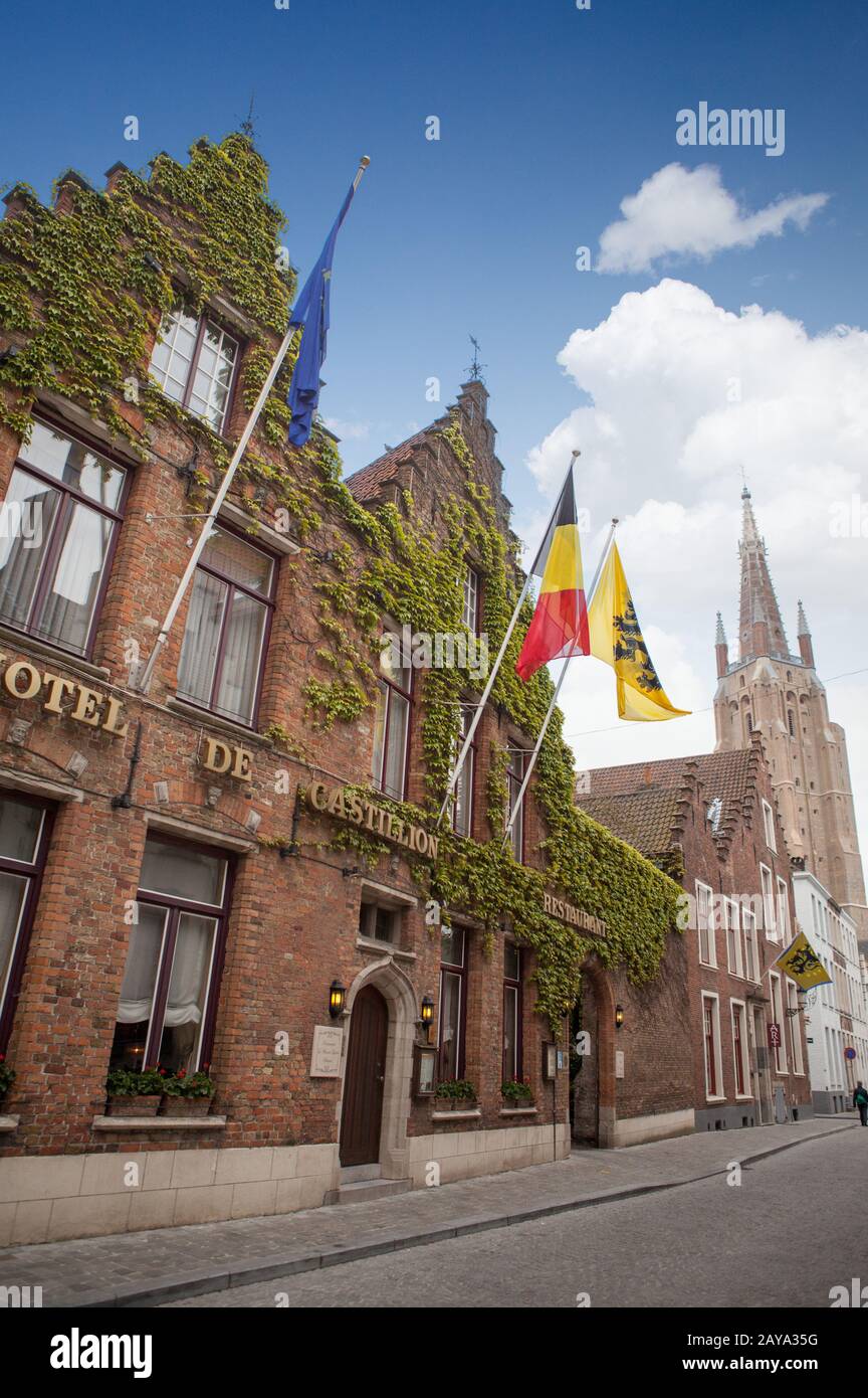 Panneau disant hôtel dans une rue de Bruges Banque D'Images